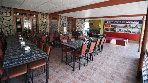 hotel-tables